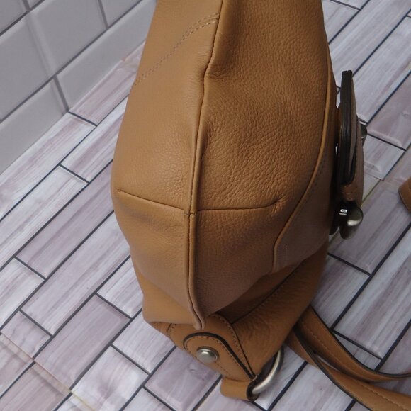 B. Makowsky designer pebble leather crossbody bag/ purse. - Picture 8 of 16